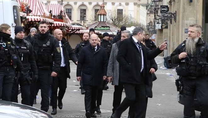 Olaf Scholz Almanya’nın Magdeburg kentindeki Noel pazarını ziyaret etti