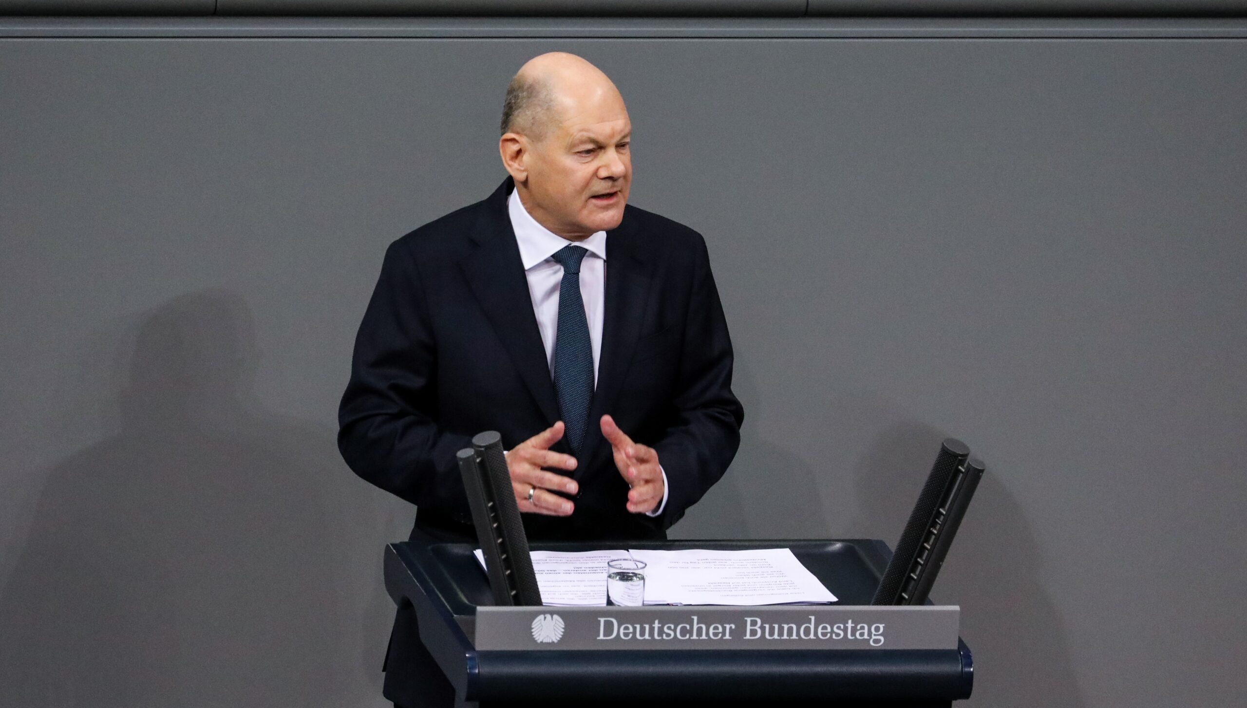 Scholz, güven oylamasıyla hedefinin seçimi öne almak olduğunu söyledi