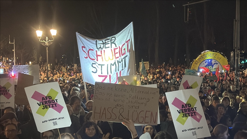Almanya’da CDU ve CSU genel merkezlerinin önünde protesto gösterileri düzenlendi