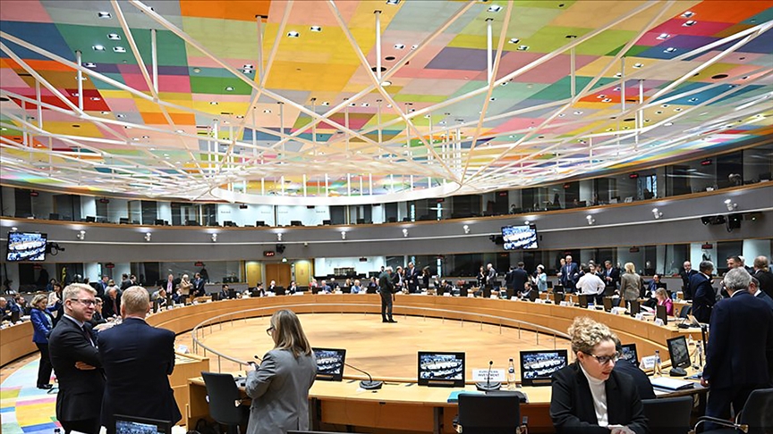 AB liderleri „savunma“ konulu ilk zirve için bir araya geldi
