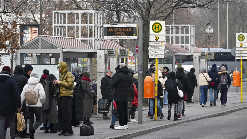 Berlin’de yeni grev dalgası toplu ulaşımı durma noktasına getirdi