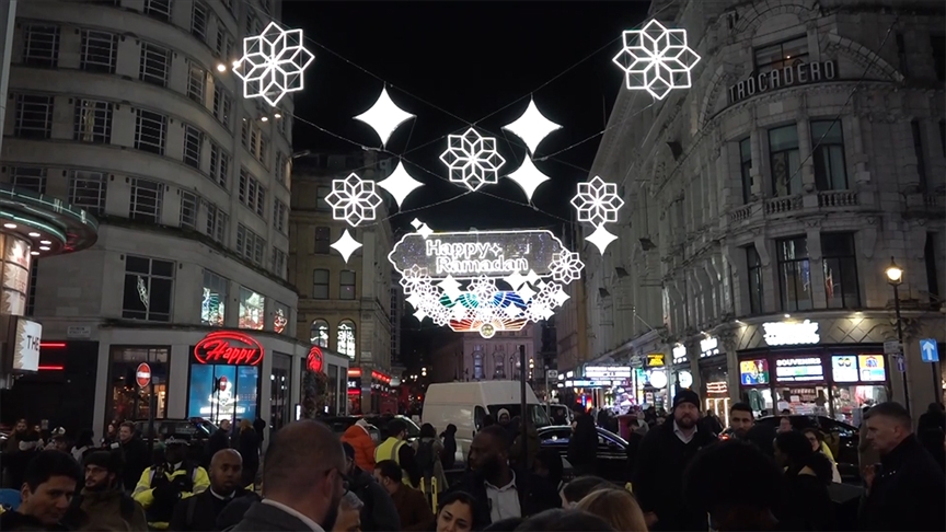 Londra’nın ünlü Coventry Caddesi 3’üncü kez ramazan için süslendi (VİDEO)