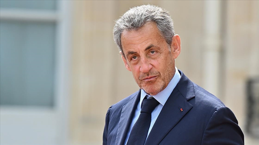 Eski Fransa Cumhurbaşkanı Nicolas Sarkozy’ye elektronik kelepçe takıldı