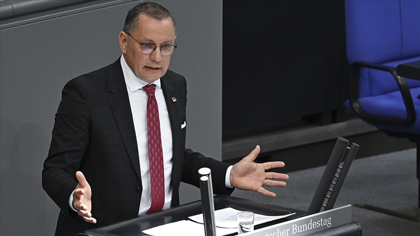 Almanya’da yapılan ankette aşırı sağcı AfD’nin oy oranı yüzde 23,5’e yükseldi