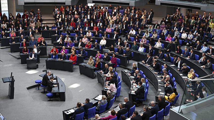 Almanya’da yeni Federal Meclis’te ilk oturum yapıldı