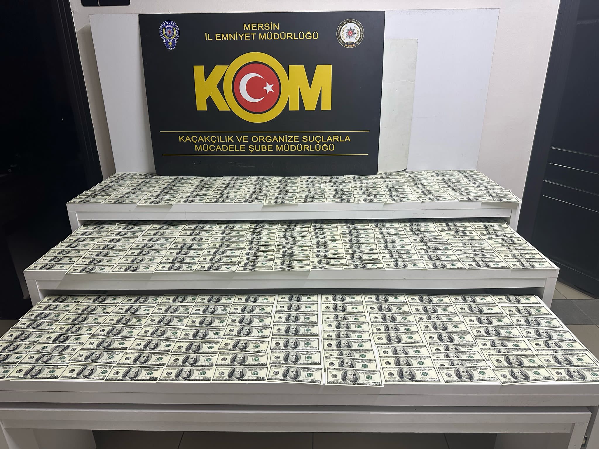 Mersin’de 7 milyon sahte dolar yakalandı