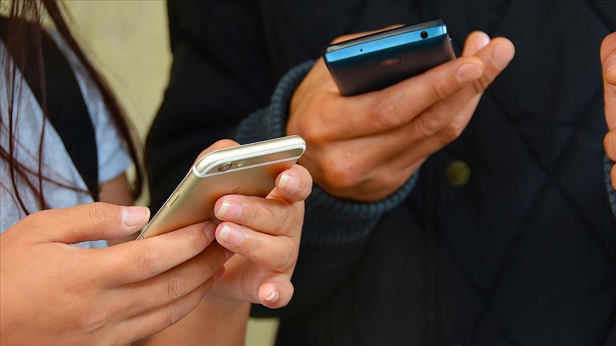 Milyonlarca Eski Cep Telefonu Çekmecelerde Bekliyor (VİDEO)