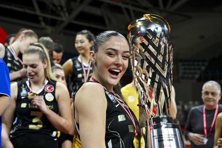 Vodafone Sultanlar Ligi’nde şampiyon VakıfBank (VİDEO)