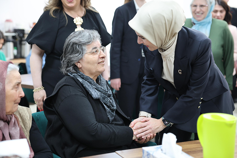 Aile ve Sosyal Hizmetler Bakanı Göktaş, Berlin’de Türk vatandaşı yaşlılar ve gençlerle buluştu