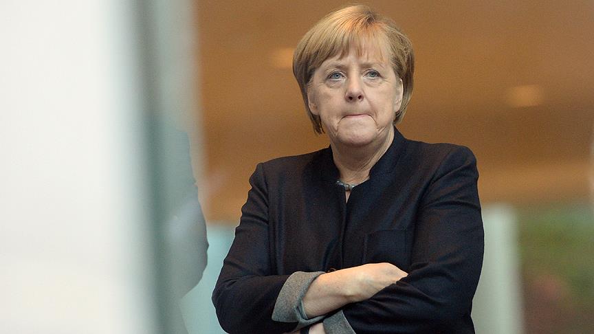 Almanya’da eski Başbakan Merkel’den yeni hükümetin göç politikasına eleştiri