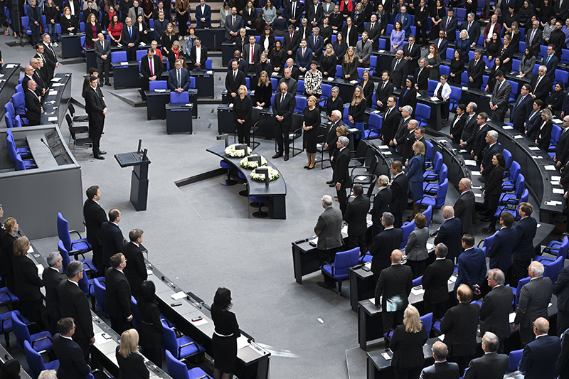 Almanya’da 2. Dünya Savaşı’nın sona ermesinin 80. yıl dönümü nedeniyle anma etkinliği düzenlendi