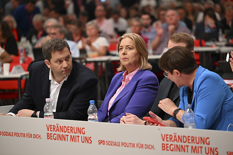 Almanya’da SPD’nin eş genel başkanları Bas ve Klingbeil oldu