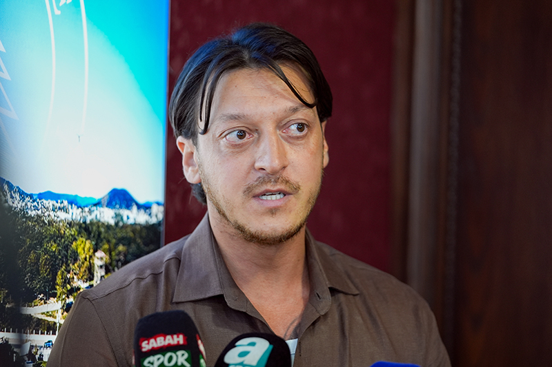 Mesut Özil, kuracağı akademide dünya çapında futbolcular yetiştirmeyi hedefliyor (VİDEO)