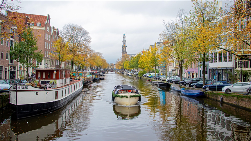 Hollanda’da Amsterdamlılar kitlesel turizme karşı belediyelerine dava açıyor