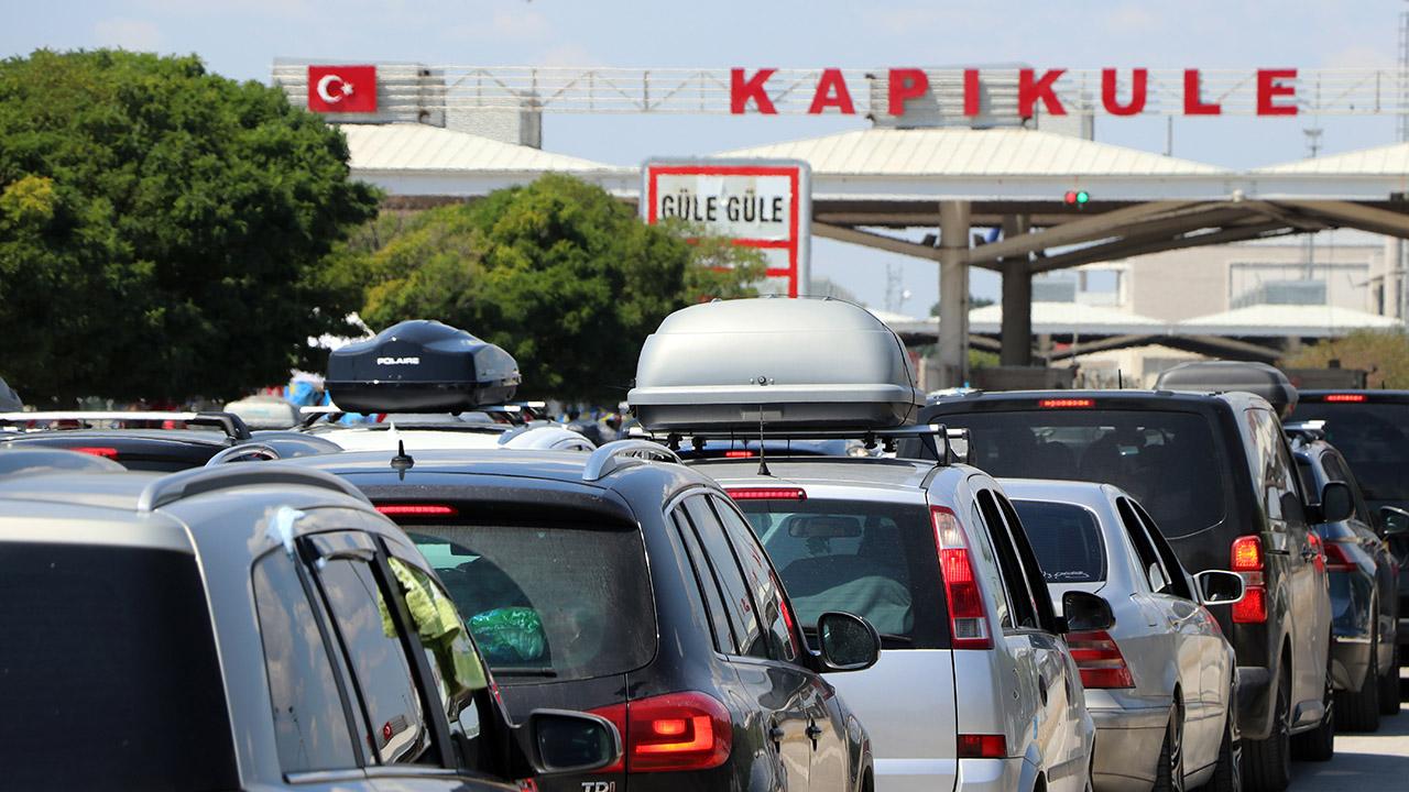Emeklilere büyük kolaylık: Araçlarını Türkiye’de 4 yıl bırakabilecekler