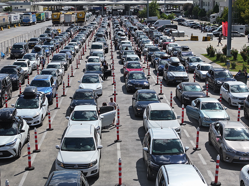 Edirne’deki sınır kapılarından 4 milyondan fazla yolcu geçiş yaptı