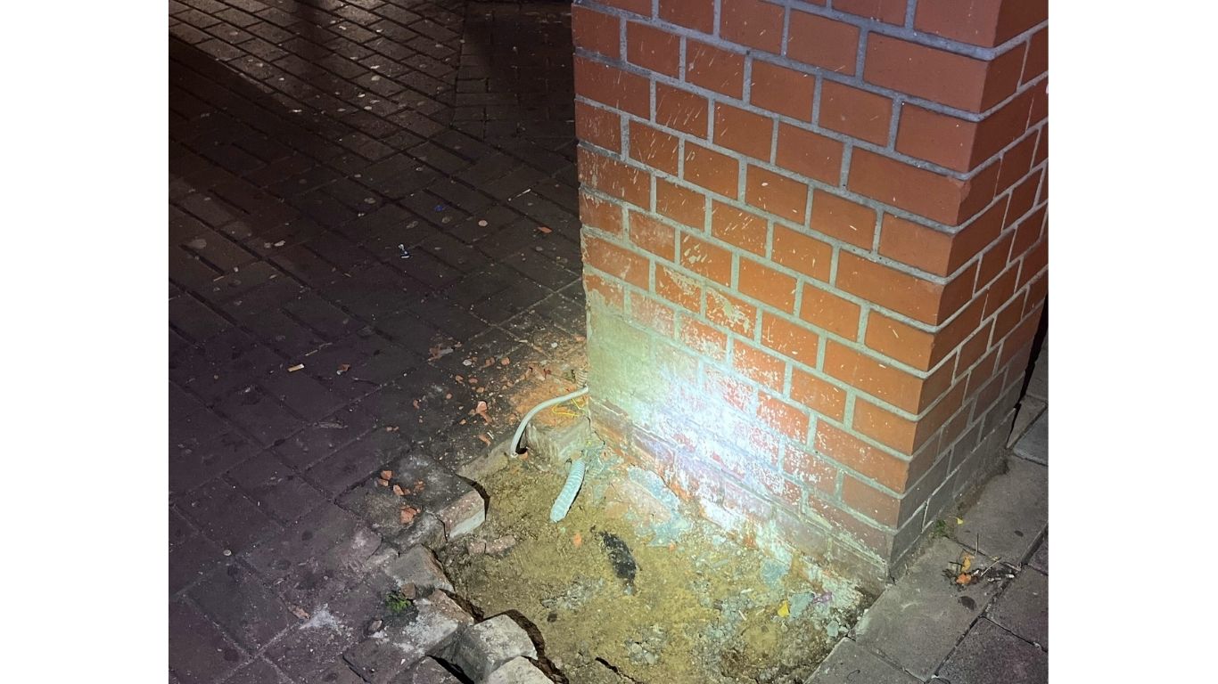 Hırsızlar bankamatiği söküp götürdü