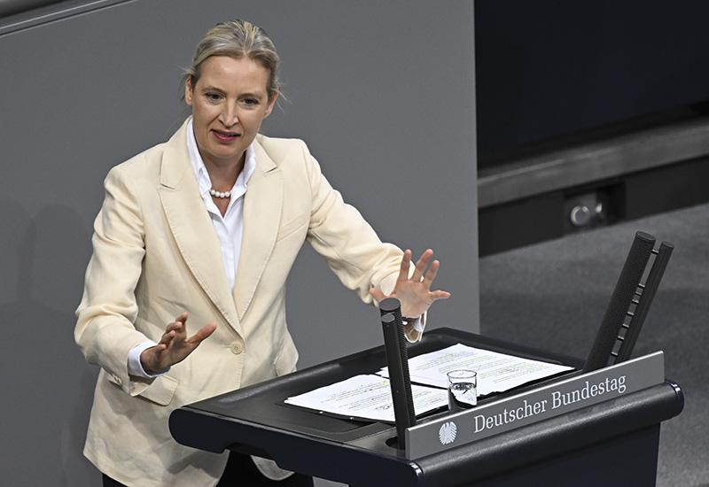 Almanya’da aşırı sağcı parti AfD soru önergeleriyle Rusya için istihbarat toplamakla suçlandı