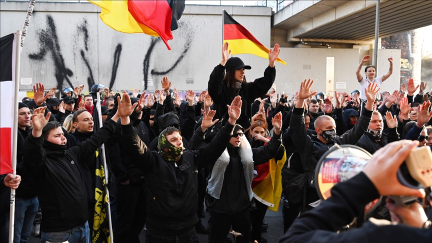 Almanya’da „aşırı sağcı fikirler“ gittikçe „ana akım“ içinde de benimseniyor