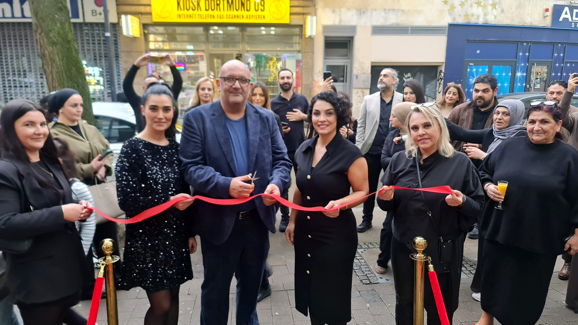 Yeni kozmetik akademisi açıldı : “Hayalimiz gerçek oldu“