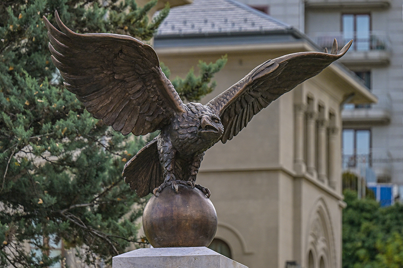 Ankara’nın ilk „Tuğrul Kuşu“ heykeli Macaristan Büyükelçiliği’nin ev sahipliğinde açıldı