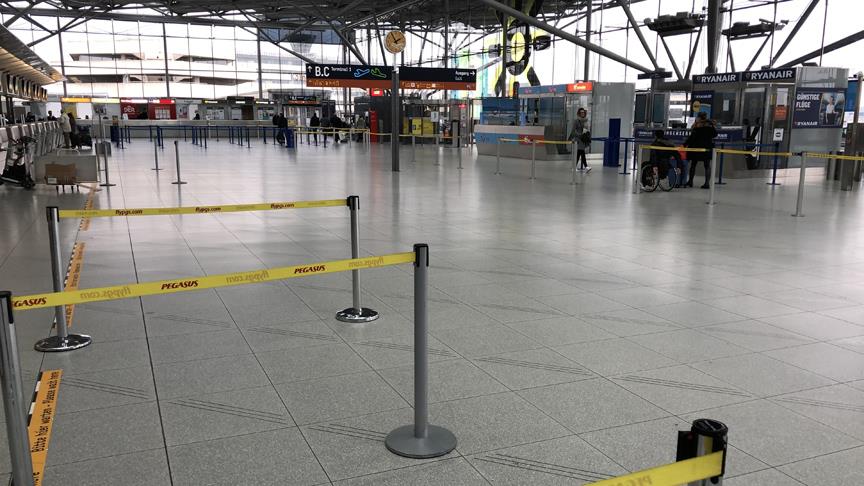 Hamburg Havalimanı’nda gösteri yapan 10 iklim aktivistine 400 bin avro tazminat cezası verildi