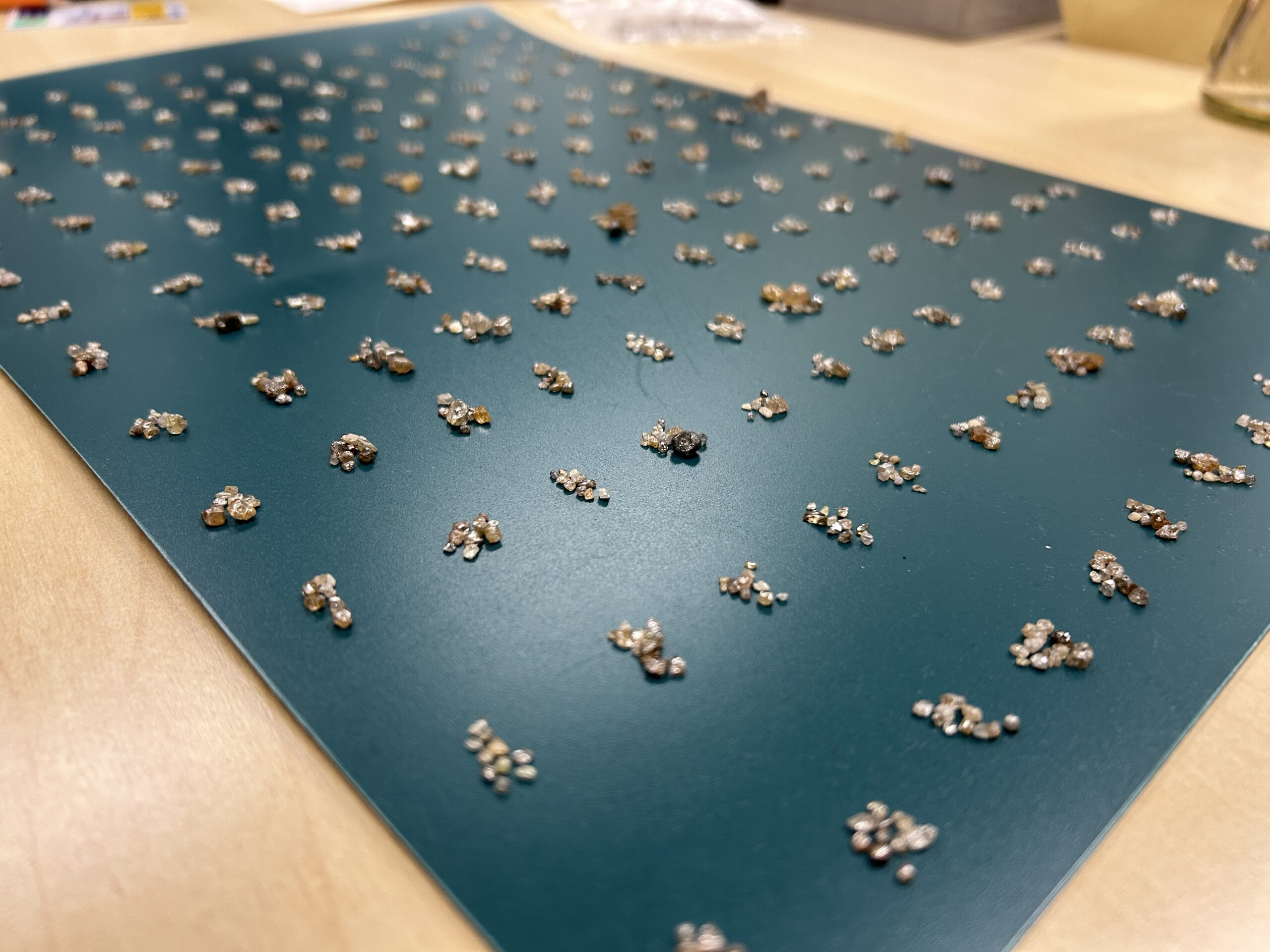 Havalimanında 11 bin 276 adet ham elmas ele geçirildi