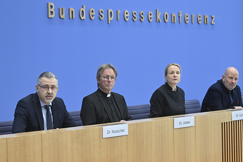 Alman kiliselerinden ortak çağrı: İsrail'e silah ihracatı yapılmamalı