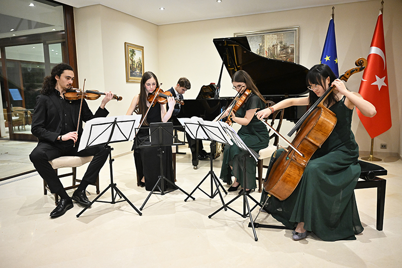 Brüksel’de „Türkiye’nin Genç Yetenekleri“ yıl sonu konseri düzenlendi