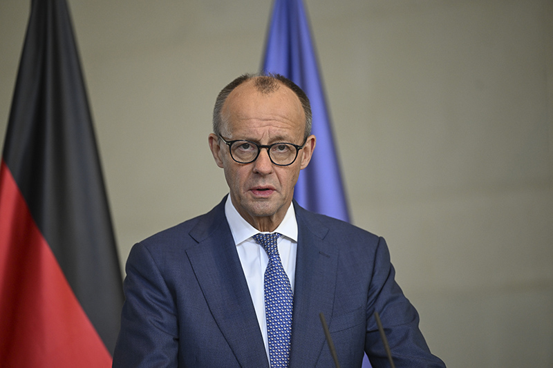 Almanya: Hangi toprak düzenlemesini kabul edebileceğine sadece Kiev karar verebilir