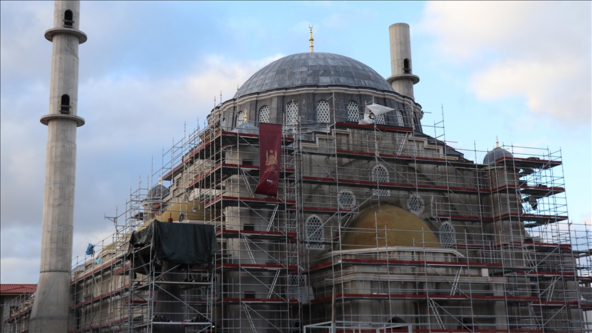 Fransa’da ırkçı söylemin hedefi olan Eyüp Sultan Camisi’ne kısa sürede 50 bin avro bağış yapıldı