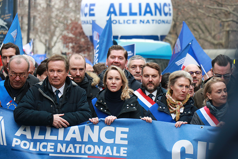 Fransa'da polisler çalışma koşullarını protesto etti