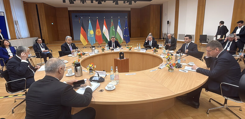 Almanya Dışişleri Bakanı Wadephul, Orta Asya ülkelerinin dışişleri bakanlarıyla bir araya geldi