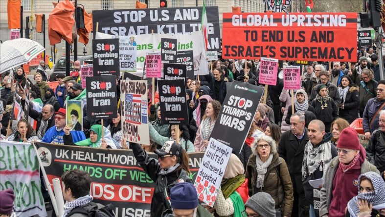 ingiltere savas protesto