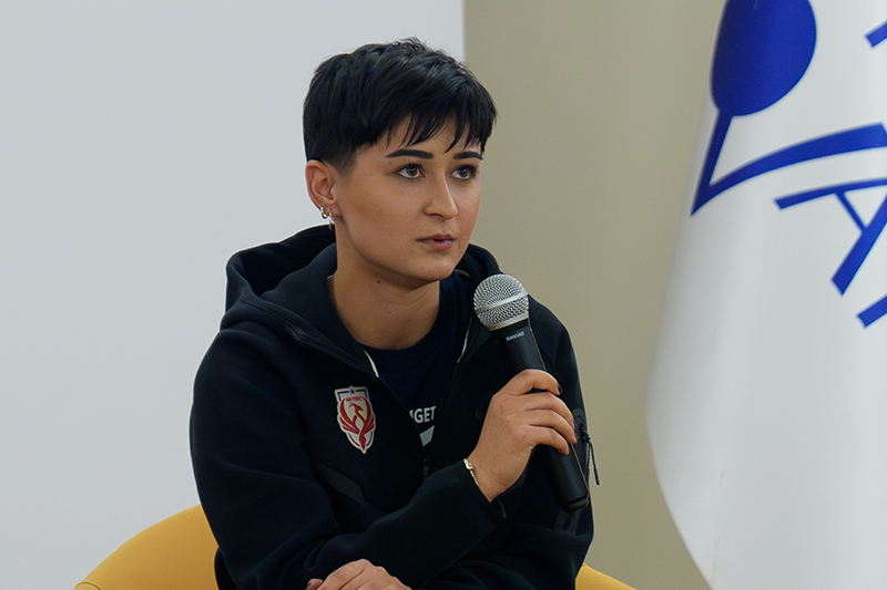 KADIN FUTBOLCULAR BAŞARI HİKAYELERİNİ ANLATTI