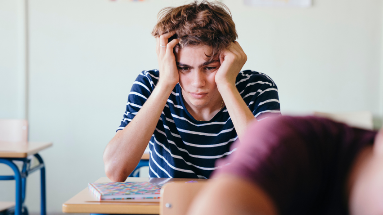 OKULLARDA ALARM ZİLLERİ: HER 4 ÇOCUKTAN BİRİ PSİKOLOJİK RİSK ALTINDA!