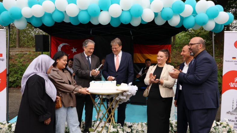 50.yıl pasta kesmi