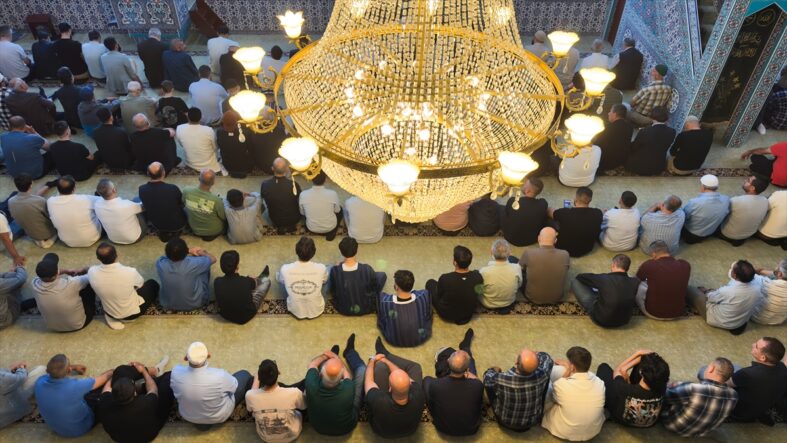 HOLLANDA NAMAZ